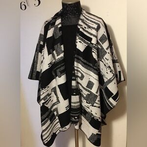 Poncho, Cape, Shaw, in Black and White nwt by Permanent